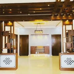 This living room is a perfect example of "understated elegance." The wooden partition with its intricate design and the matching wooden rafters on the ceiling create a grand, traditional feel that is both timeless and impressive.