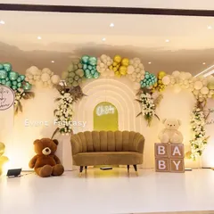 This modern and chic baby shower for Twinkle features a gentle, earthy color palette. I used organic balloon garlands, cute teddy bears, and a stylish scalloped sofa to create a warm, inviting, and picture-perfect space for the celebration.