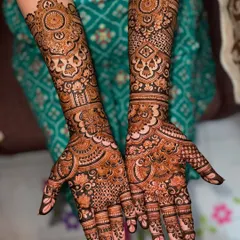 This full-arm engagement design features bold mandalas and symmetrical patterns, creating a powerful and elegant statement.