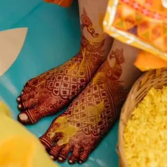 Another look at the incredible stain from my homemade paste. The peacock and checkerboard patterns are so vibrant against the skin. This is the color you get with pure, natural henna.