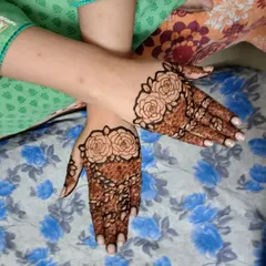 This design focuses on a cuff of large, beautiful roses at the wrist, with the pattern extending down the fingers. It's a very elegant and modern floral style.