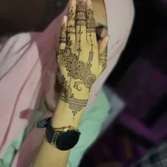 A lovely party henna design with delicate floral chains and detailed finger work. It's light, airy, and perfect for any occasion.