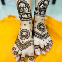 Your feet deserve just as much love. This is an example of my symmetrical foot mehandi, featuring delicate lotus designs that are both elegant and traditional, perfect for a bride.