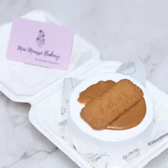 For the Biscoff lovers. This bento cake is topped with a generous layer of Biscoff spread and a classic Lotus biscuit.