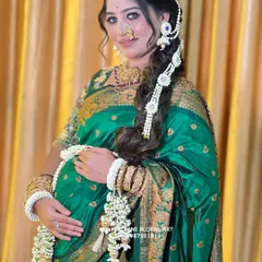 A closer view of the complete dohale jevan set, showing the intricate floral hairpiece, hand kalire, and kamarbandh. The all-white design offers a timeless elegance that complements any saree.