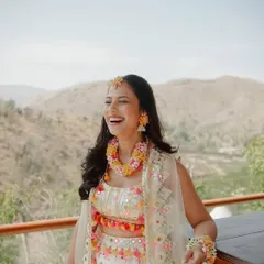 The pure joy of a Haldi ceremony. This bride's makeup is fresh and dewy, with a natural finish that lets her infectious laugh be the main focus.