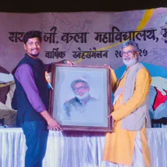 A proud moment, presenting a soft pastel portrait to the esteemed artist Padma Shri Mr. Vasudeo Kamath, who was the Chief Guest at the Sir J.J. School of Art annual exhibition.