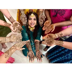 A beautiful moment with the bride and her tribe. I love doing mehendi for the whole bridal party, creating a fun and memorable experience for everyone.