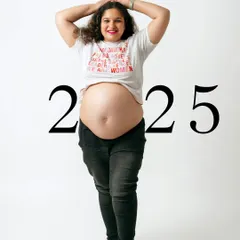 A fun and modern way to announce the due date. This mom-to-be is rocking her baby bump with confidence and a great sense of humor.