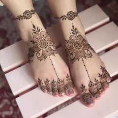 A top-down view of the matching foot designs. The symmetry is perfect, and the style is light and contemporary.
