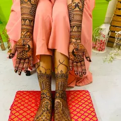 This full-body shot shows how the hand and feet mehndi come together. The design is rich with peacock motifs, creating a graceful and unified look from top to bottom.