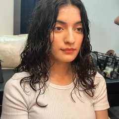 A fresh, natural makeup look for actress Pratibha Ranta for a Maruti Suzuki commercial. The goal for this ad film was to create a believable, girl-next-door wet look that appeared effortless on camera.