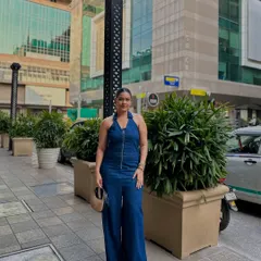 A full denim jumpsuit is a statement in itself. This one, with its halter neck and wide-leg silhouette, is a modern and powerful take on casual wear.
