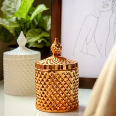 Here is my diamond cut scented candle jar collection, shown in a brilliant gold and a matte white finish. These jars weigh 250 grams and have a burn time of 25 to 30 hours, making them a long-lasting addition to your relaxation corner.