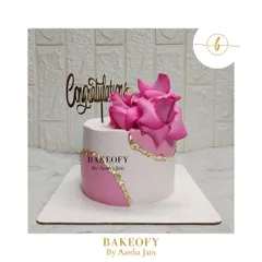 Sweetness framed with pink roses. This is a simple but elegant Lotus Biscoff cake with a fault line design in pink and gold, topped with fresh roses.