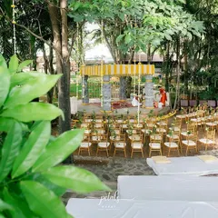 This overhead view showcases the complete traditional wedding setup at Angana the Courtyard. The floral arrangements, ceiling decor, and elegant Tiffany chairs come together to create an enchanting and cohesive atmosphere.