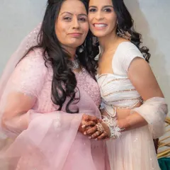 Mother and daughter, both looking absolutely radiant. I love creating timeless looks for the mother of the bride that make her feel special and beautiful, like this soft pink ensemble.