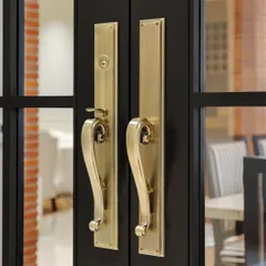 A detailed close-up of the Emperor Entrance Set. The graceful, sweeping curves of the handle and the substantial backplate demonstrate the artistry and solid brass construction that define our work. The Antique Brass Matte finish adds a sense of timeless character.