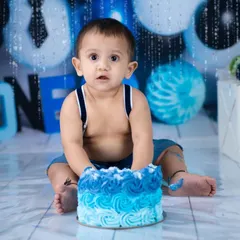 Here is our little boss baby, looking quite serious before the cake smashing began. I love capturing the "before" and "after" moments of these fun sessions.