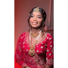 This is my philosophy: skin over cake. A close-up of this bride's radiant smile, highlighting a seamless base and a natural glow that looks effortlessly her.