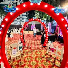 The entrance to the Carnival party was designed as a tunnel of illuminated arches decorated with masks, immediately immersing guests in the theme.
