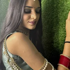 A beautiful look created during an airbrush makeup demo. Notice the incredibly smooth and even skin finish, a signature of this advanced technique.
