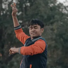 A dancer lost in his performance in a park near India Gate. Capturing artists in their element results in such expressive and powerful street portraits.
