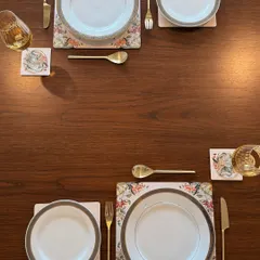 The foundation of an elegant table setting. Our floral placemats and matching coasters are paired with classic dinnerware, creating a clean and sophisticated look for an intimate dining experience.