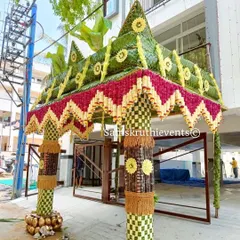 We create grand and welcoming entrances with traditional Chappra arches. This design is handcrafted from coconut and banana leaves, flowers, and other natural materials to give your housewarming an authentic, festive feel.
