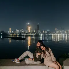 A peaceful embrace with the iconic Mumbai skyline lit up across the water. This night couple portrait captures the contrast between the bustling city and the intimate, quiet world the couple shares.