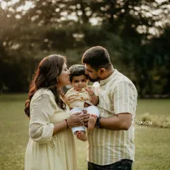 In a beautiful outdoor setting, I capture the unposed kisses and gentle embraces that define your family's love story. This is the warmth and connection that makes a family portrait timeless.