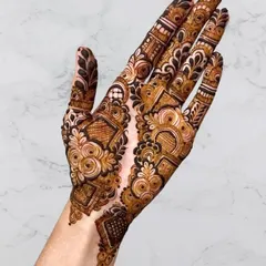 A modern and chic design for the back of the hand, combining floral elements with geometric patterns.
