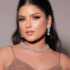 A beautiful bride ready for her Hen's Party. This look is all about soft glam, with shimmery eyes and a nude lip, paired with sparkling diamond jewelry.