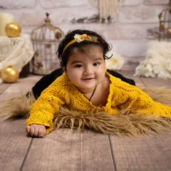 Tummy time has never looked so cute. We capture these early milestones with cozy setups, like this faux fur rug and rustic backdrop, that keep your baby comfortable and happy.