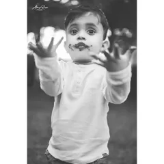 The classic appeal of black and white makes this messy cake smash moment even more charming. Ivaan's expression and chocolate-covered hands are the stars of this playful portrait.