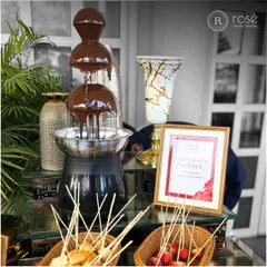 A magnificent chocolate fondue fountain, a guaranteed centerpiece for any dessert station. We pair it with fresh strawberries and doughnut bites for a truly decadent and interactive experience.