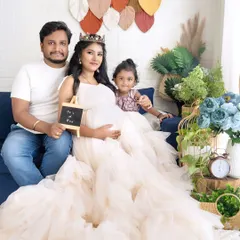A perfect family portrait for a gender reveal, with the big sister helping to hold the "It's a Boy" sign.