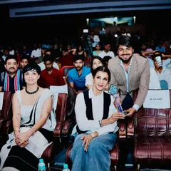 It was an honor to meet the evergreen Bollywood star, Mrs. Anita Raj. A wonderful and gracious lady.