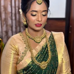 An elegant engagement look for my client. The focus is on golden shimmery eyes and a classic red lip, paired with traditional temple jewelry.