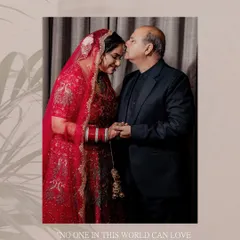 A touching and emotional portrait of the bride with her father. A simple gesture that speaks volumes about their special bond.