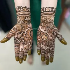 Another example of personalization, this time with the name 'Junaid' placed inside a central circle on the palm. It becomes the heart of the entire mehendi design.