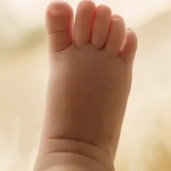 A close-up of a perfect newborn foot. I love capturing these tiny details that you'll want to remember forever.
