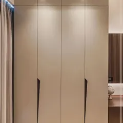 This sleek and bespoke wardrobe is sophisticated and exquisite along with long sturdy doors finished in crisp matt lacquer. Despite its subtlety, it is a design that makes a strong statement.