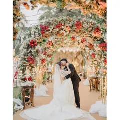 A fairytale moment captured under a breathtaking arch of flowers. We focus on creating grand, romantic portraits that feel both epic and deeply personal, turning your wedding venue into a magical backdrop for your love story.