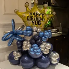 Another angle of the crown balloon bouquet, showing the intricate arrangement of chrome and metallic balloons.