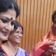 A candid moment congratulating Guruji. It is so important to celebrate the achievements of our peers.