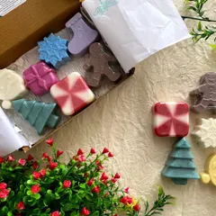 Another beautiful shot of the Christmas soap hamper. The set of seven soaps makes a complete and thoughtful holiday gift.