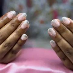 A simple yet glamorous look. This is a soft pink base with a silver glitter fade from the tips. It's perfect for everyday sparkle.
