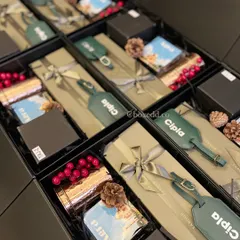 These specially curated gift hampers for international delegates for Cipla celebrate the richness of Indian craftsmanship, featuring heritage-inspired keepsakes and artisanal products.