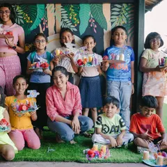 Look at this amazing crew from one of our art camps! I love seeing them proudly show off the incredible sculptures they made. This is what it's all about: exploring new materials, learning together, and ending the day with something wonderful they created themselves.